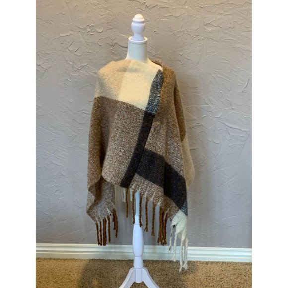 COPY - NEW TAHARI TASSEL COLOR BLOCK PONCHO SHAW - Picture 1 of 5